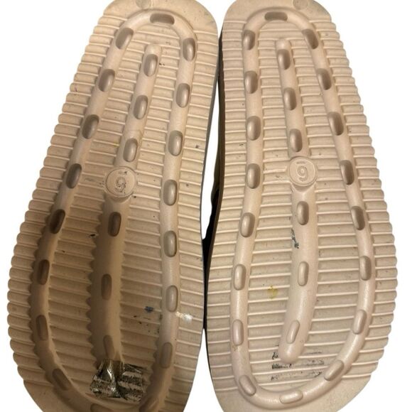 Wild Fable Cream Sandals - Picture 4 of 4